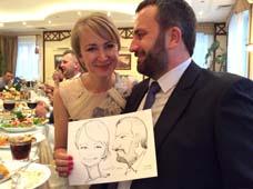 жена и муж бородач держат шарж Панский Маентак