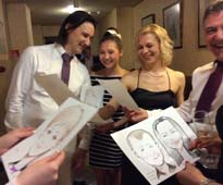 гости весело рассматривают свои шаржи на свадьбе,Шарж в Минске и Калининграде