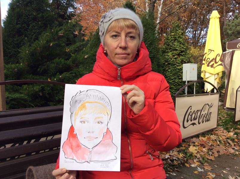 шаржист на корпоратив Михаил Шабалин  Наталья позирует в красном