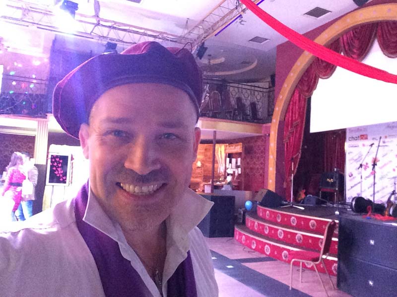 шаржист 23 февраля в Мулен Руж