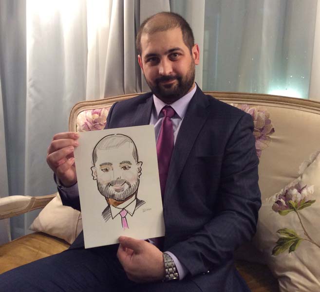 Шони показывает свой шарж, шаржист Мишель, шаржист Михаил Шабалин