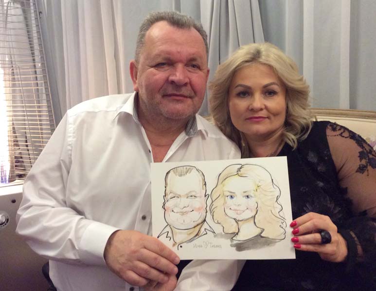 Игорь и Татьяна позируют Михаилу, шаржист Мишель, шаржист Михаил Шабалин