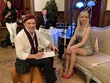 Шаржист Мишель рисует свидетельницу на свадьбе Михаил Шабалин Минск