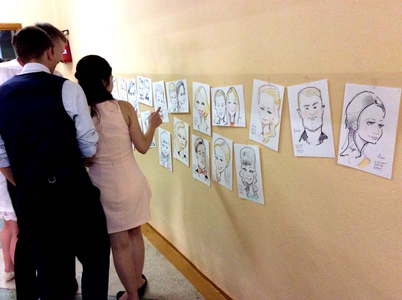 Выставка шаржей на свадьбе на выпускном в Чижовке