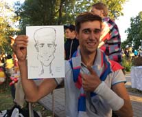 шарж парня с перевязанной рукой на празднике